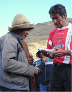 Distributing solar lights supplied by LED in Peru